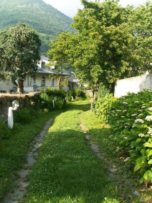 Magnifique Maison De Maitre Du 18E Avec Jardin Luz-Saint-Sauveur Exterior photo